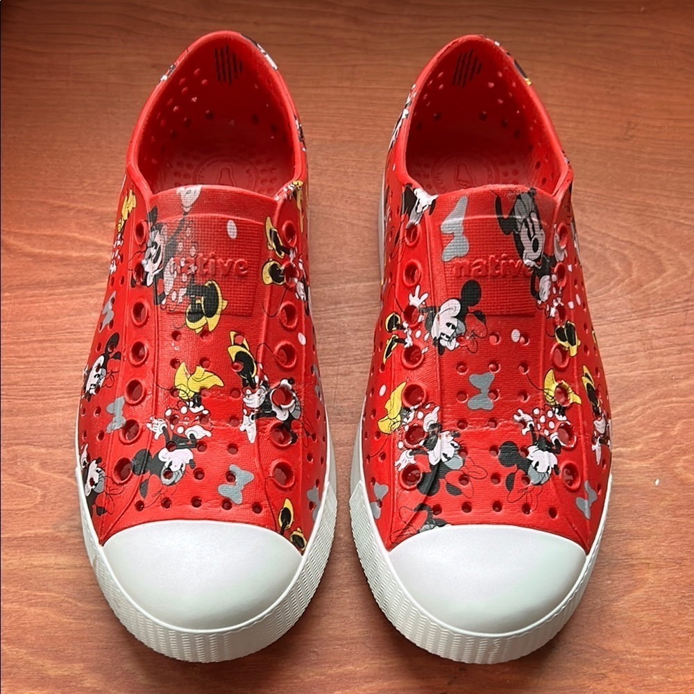 Native x Disney Mickey Mouse Minnie Mouse Jefferson Slip Ons Women's 5